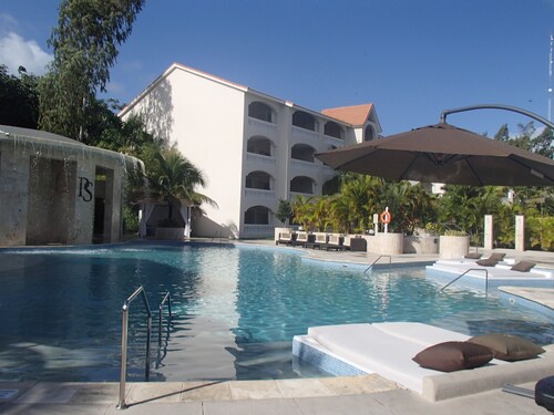 Presidential Suite Studio with VIP GOLD All-Inclusive Gold Bracelet