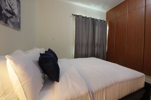 Apartemen, 1 kamar tidur | 1 kamar tidur, tirai kedap cahaya, Wi-Fi gratis, dan seprai linen