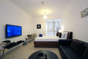 Cribs/infant beds, free WiFi