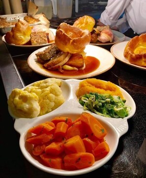 Dinner served - Blenkinsopp Castle Inn (Brampton)