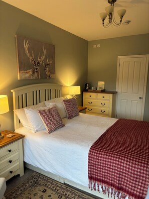 Iron/ironing board, bed sheets - Blenkinsopp Castle Inn (Brampton)