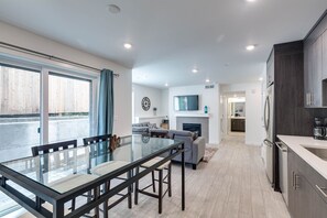 Dining - Artist #2E–Just Steps from the Max (Portland)