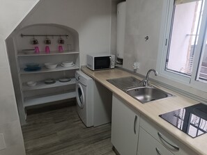 Fridge, microwave, oven, stovetop - House 2 minutes from the beach (Barbate)
