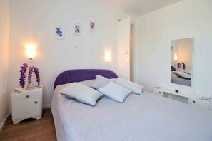 2 Schlafzimmer, Schreibtisch, Bügeleisen/Bügelbrett, WLAN