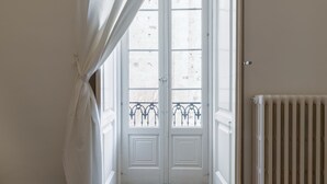 A white door with a window, a radiator, and a patterned floor. - Le Cupole - Andromeda Apartment by Wonderful Italy (Ostuni)