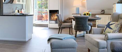 TV, fireplace