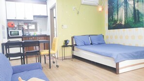 Premium bedding, laptop workspace, blackout curtains, free WiFi - Junlive Pension (Incheon)