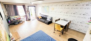Premium bedding, laptop workspace, blackout curtains, free WiFi - Junlive Pension (Incheon)