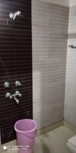 Shower, free toiletries, towels