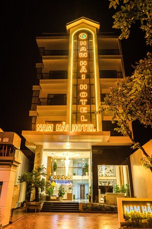 Façade de l’hébergement  – soirée/nuit