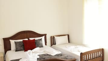 Triple Room, Private Bathroom | Soundproofing, free cribs/infant beds, free WiFi, bed sheets