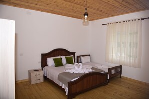Triple Room, Private Bathroom | Soundproofing, free cribs/infant beds, free WiFi, bed sheets
