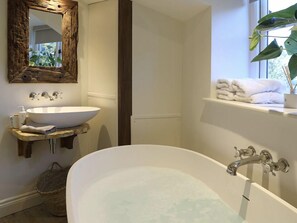 Cottage | Bathroom | Free toiletries, hair dryer, bathrobes, towels - The Feathered Nest Country Inn (Chipping Norton)
