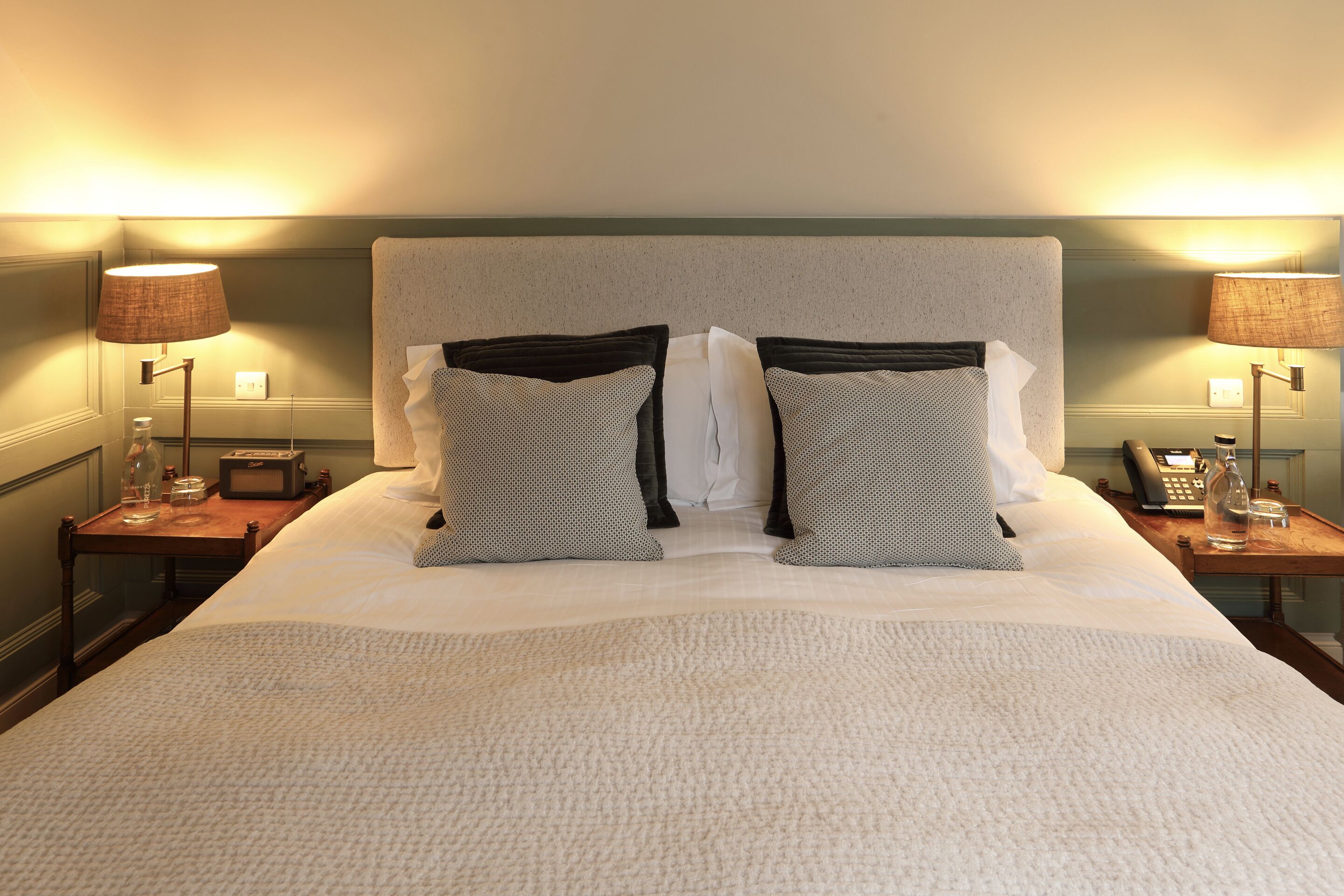 Deluxe Double Room, 1 King Bed | Iron/ironing board, free WiFi, bed sheets