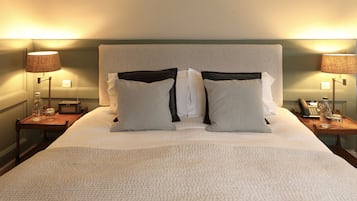 Deluxe Double Room, 1 King Bed | Iron/ironing board, free WiFi, bed sheets