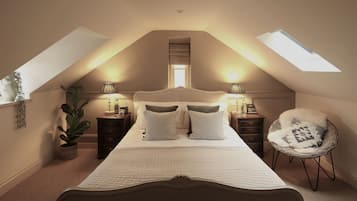 Deluxe Double Room, 1 Double Bed | Iron/ironing board, free WiFi, bed sheets