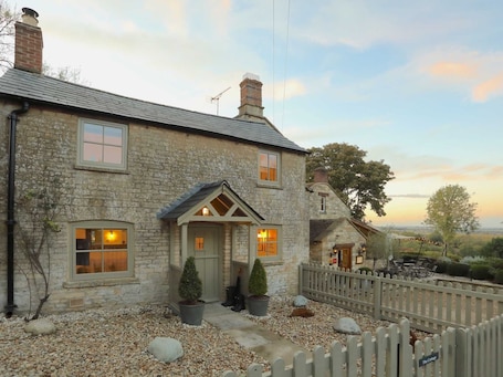 Superior Cottage, Ensuite, Courtyard View (Sofa Bed) | Exterior. The Feathered Nest Country Inn