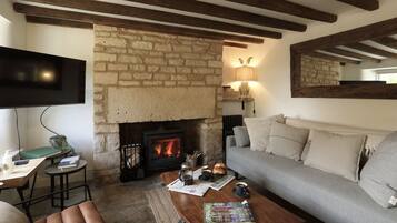 Cottage | Iron/ironing board, free WiFi, bed sheets