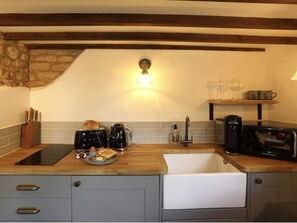 Cottage | Shared kitchen | Espresso maker, electric kettle - The Feathered Nest Country Inn (Chipping Norton)