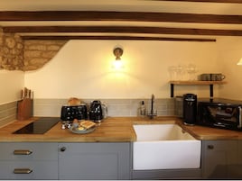 Casa de campo superior, baño privado, vistas al patio (Sofa Bed) | Cocina compartida | Máquina de café espresso y hervidor eléctrico