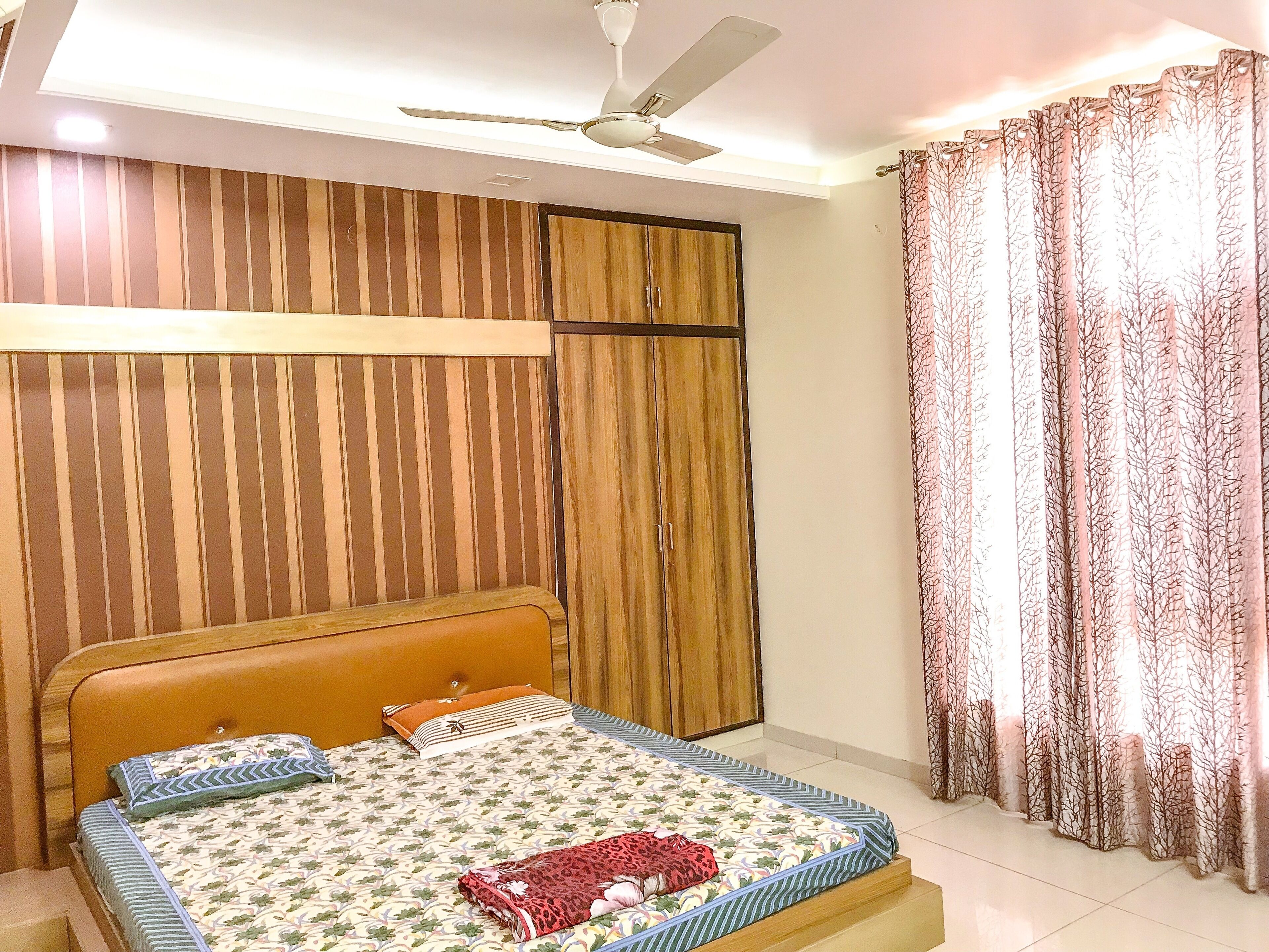 3 habitaciones, caja de seguridad en la habitación y ropa de cama 