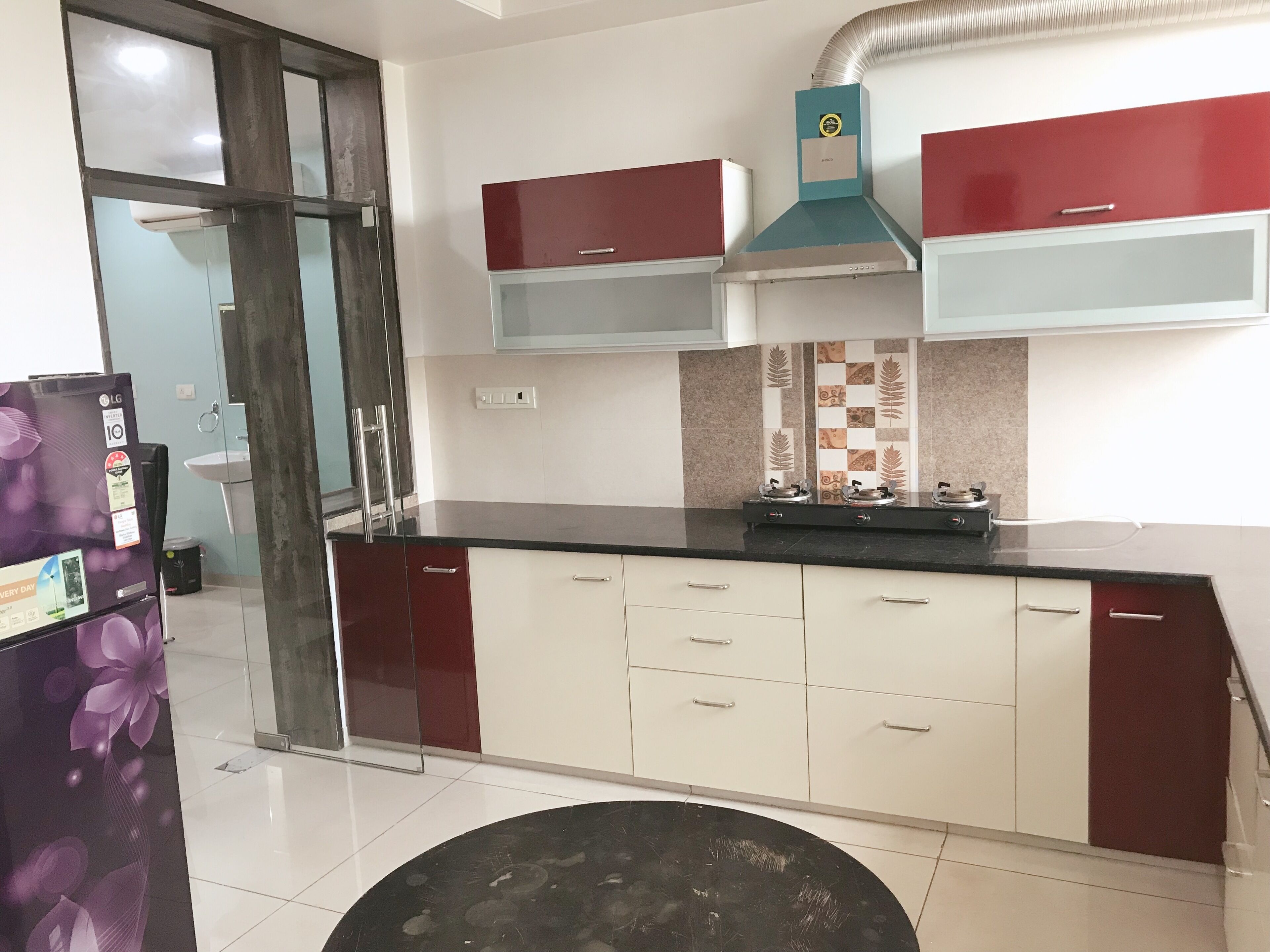 Refrigerador, lavavajillas, utensilios de cocina y máquina de hielo 