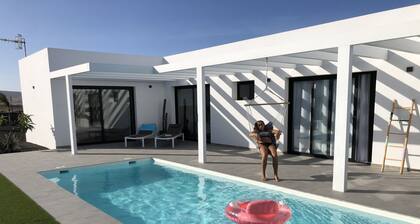 Nagelneue und moderne Villa in Lajares (Fuerteventura) mit beheiztem Pool