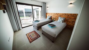 3 slaapkamers, een kluis op de kamer, een strijkplank/strijkijzer, wifi