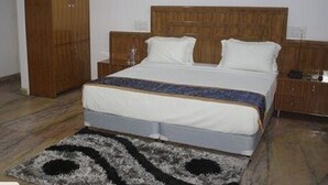 Desk, free WiFi, individually decorated, individually furnished - Hotel Rockwood (Paonta Sahib)