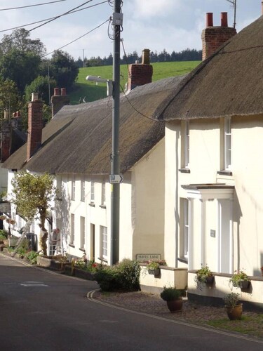 Wunderschön eingerichtet - historisches Dorfambiente.  Ruhige kirchenseitige Lage