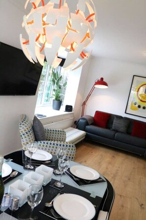 TV, libri, impianto stereo