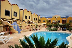 Outdoor pool, a heated pool - Apartaments 2 levels, 3 bedrooms, 6 peoples, El Duque, Costa Adeje, Teneriffe. (Costa Adeje)