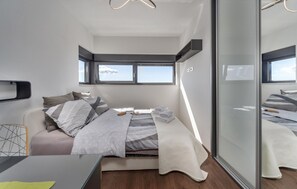 4 bedrooms, in-room safe, travel cot, free WiFi