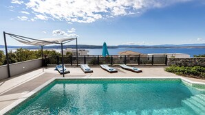 A rooftop pool with lounge chairs and a view of the sea. - Stunning home in Crikvenica (Crikvenica)