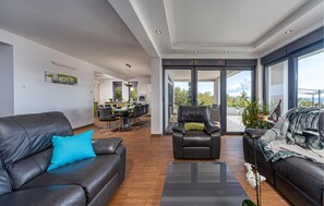 Smart TV - Stunning home in Crikvenica (Crikvenica)