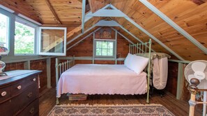 3 bedrooms, iron/ironing board, internet, bed sheets