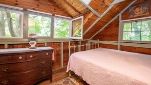3 bedrooms, iron/ironing board, Internet, bed sheets
