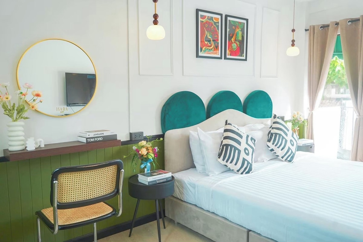 Villa, Private Pool | Desk, WiFi (free), bed sheets