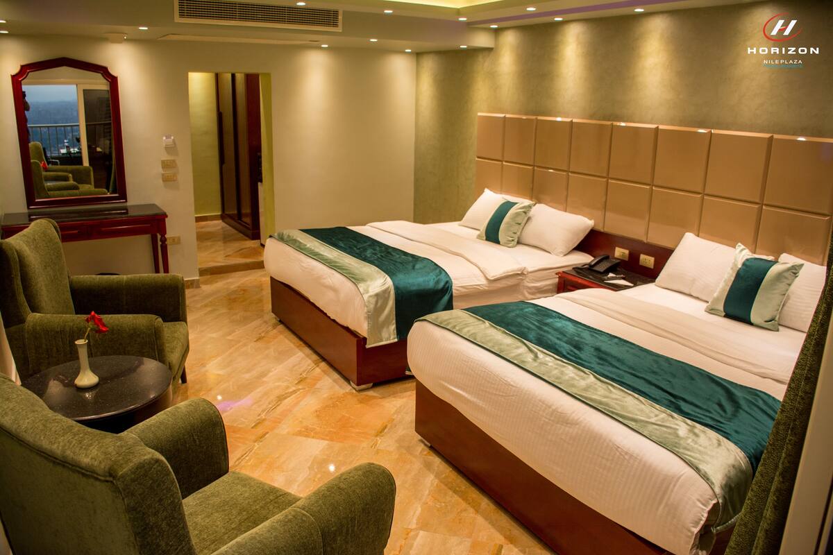 Family Suite | In-room safe, desk, laptop workspace, blackout drapes