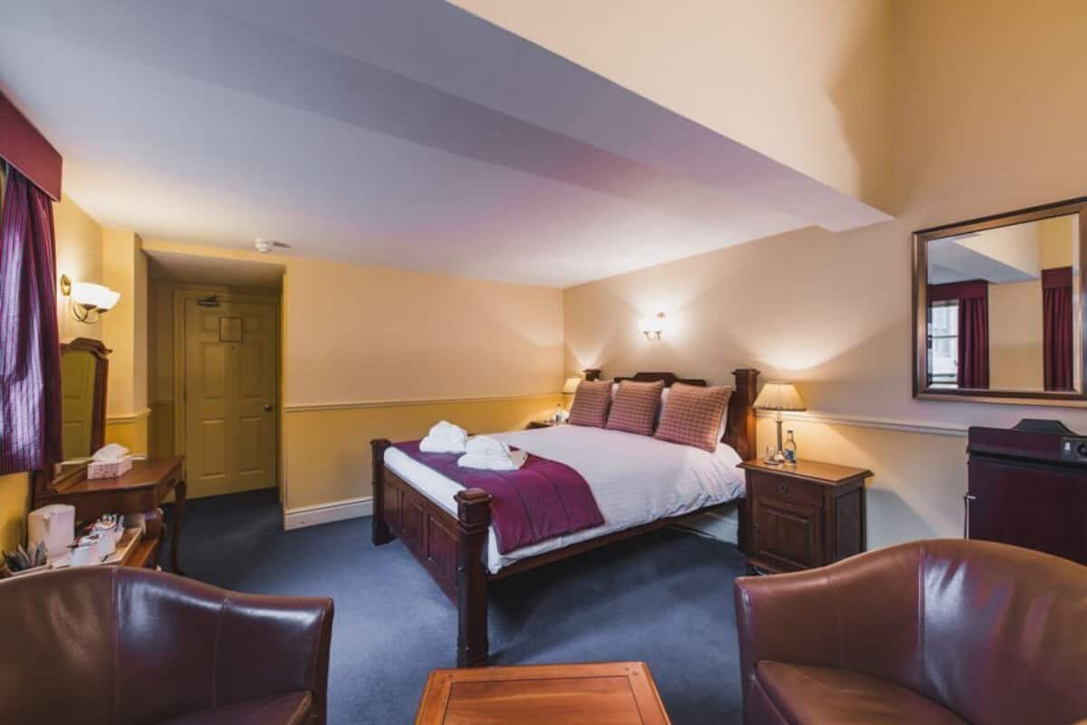 executive room | 1 bedroom, individually furnished, iron/ironing board, free wifi