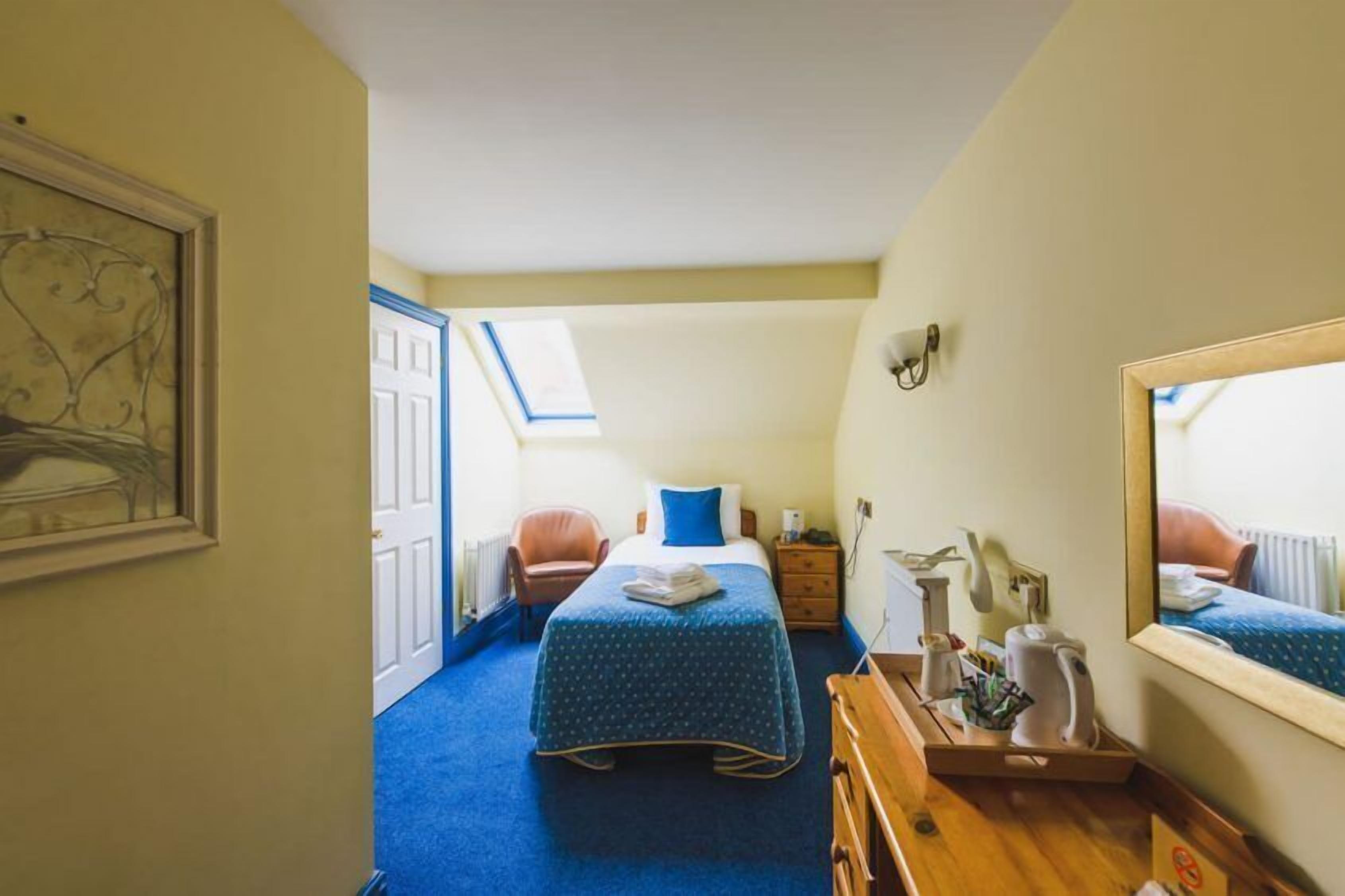 classic single room | 1 bedroom, individually furnished, iron/ironing board, free wifi