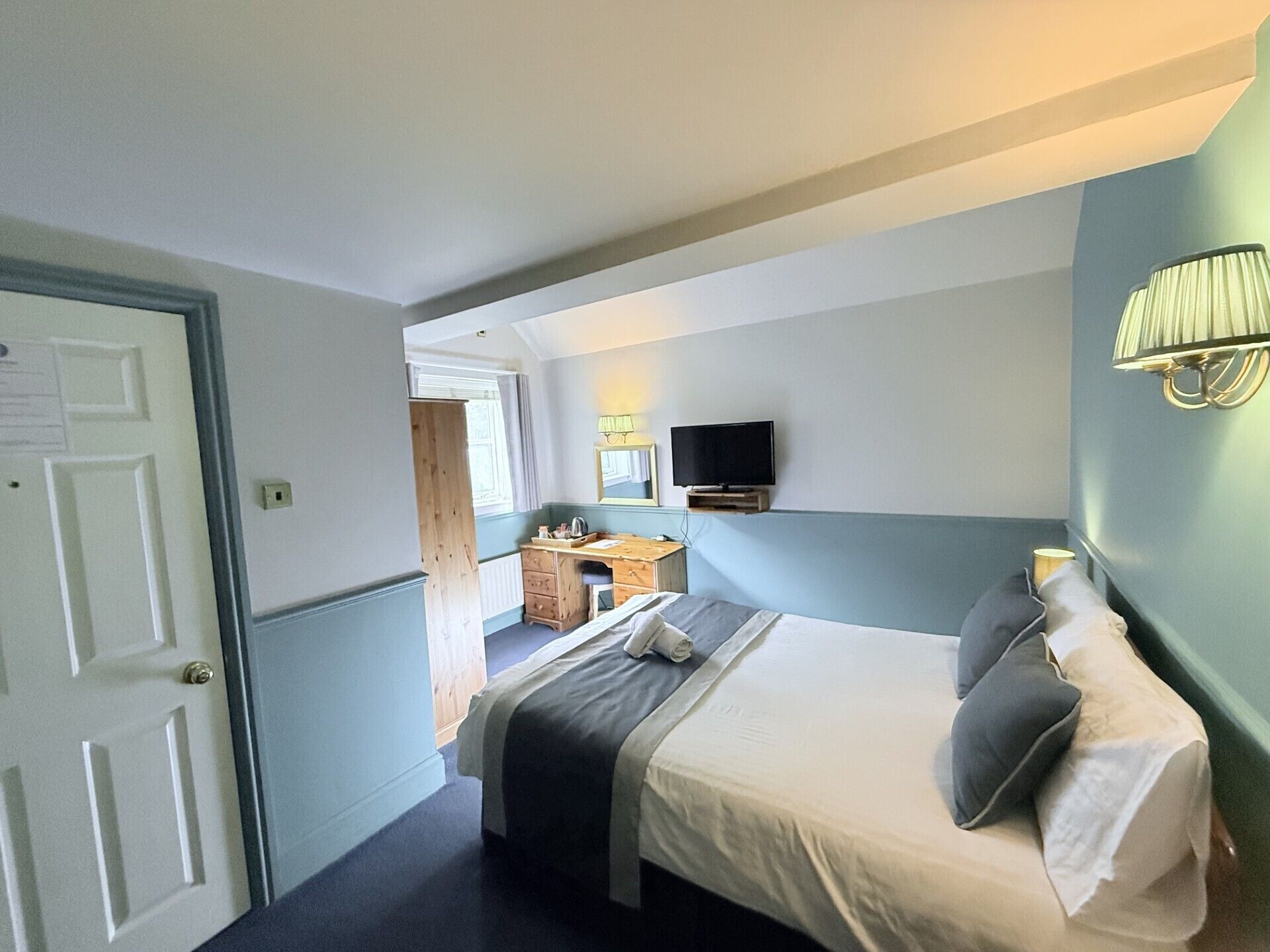 Classic Double Room | Individually furnished, iron/ironing board, free WiFi, bed sheets
