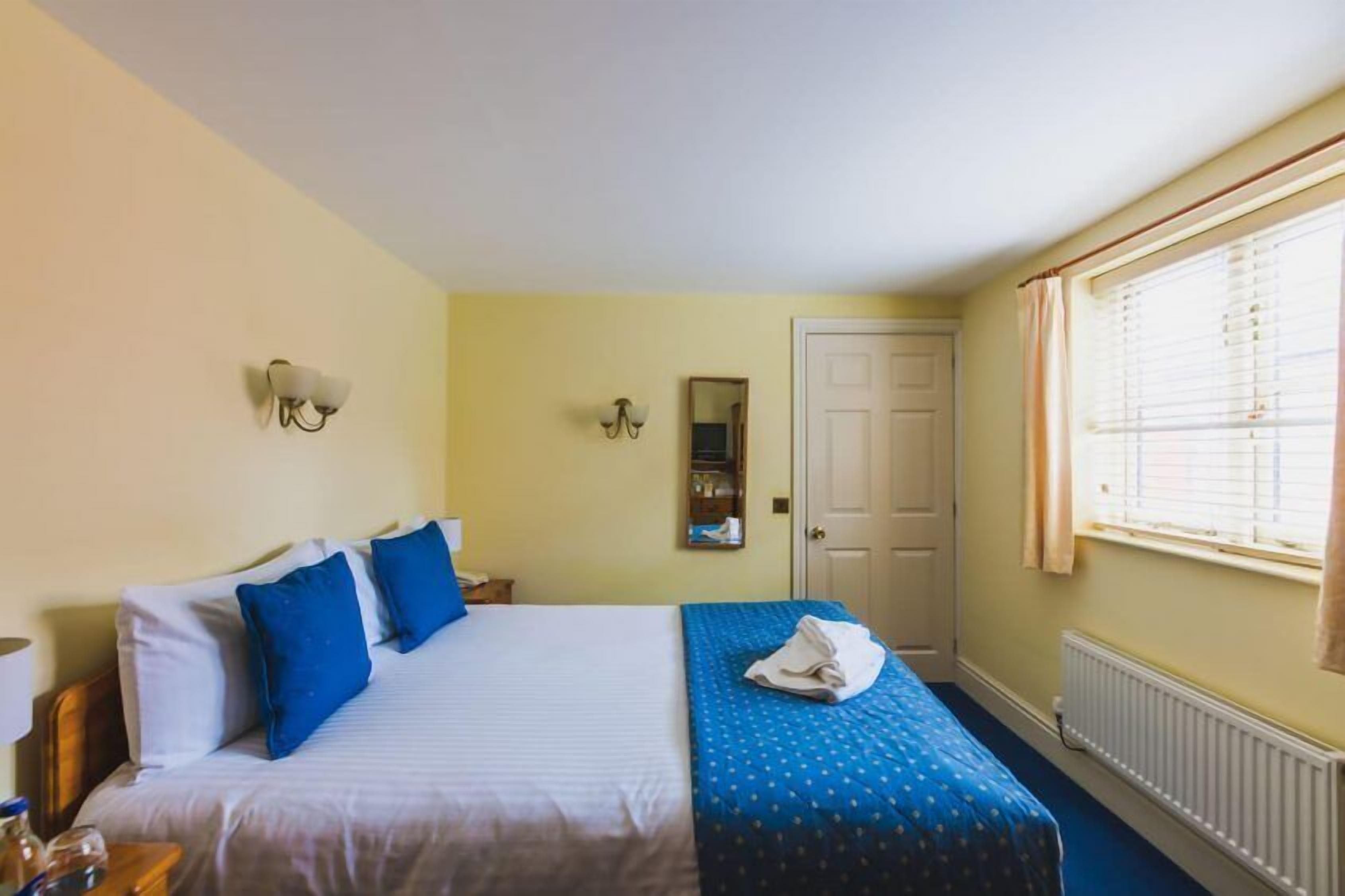 classic double room | 1 bedroom, individually furnished, iron/ironing board, free wifi
