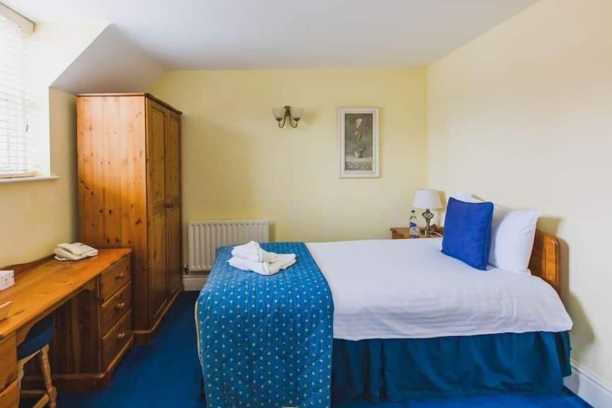 Classic Single Room