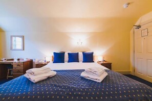 Phòng đôi Deluxe | Trang bị nội thất với thiết kế riêng biệt, bàn ủi/dụng cụ ủi quần áo 