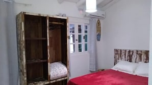 4 عدّة غرف نوم وميني بار وستائر تعتيم وواي فاي مجانًا