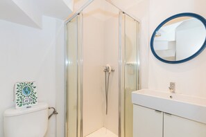Shower, hair dryer, towels, toilet paper