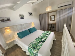1 bedroom, iron/ironing board, WiFi, bed sheets - The Green Duplex in the heart of the Marina (water tank) (Saint-François)