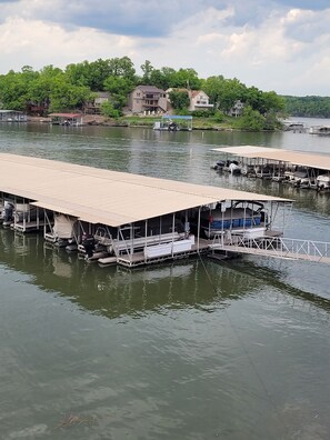 Marina - LAKEFRONT End Unit Condo at 3 Seasons @ 21MM (Osage Beach)