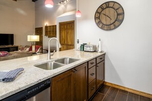 Private kitchen - Phoenix 108 4 Bedroom Townhouse by RedAwning (Steamboat Springs)